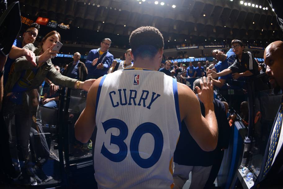 Stephen Curry numero 30 di spalle (Getty Images)